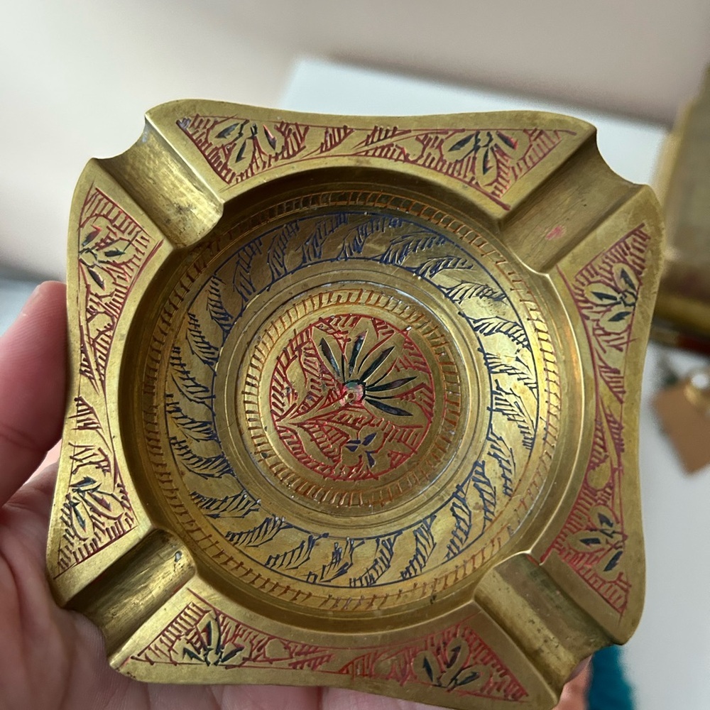 Vintage 1950 Brass Ashtray with Intricate Design 🤓